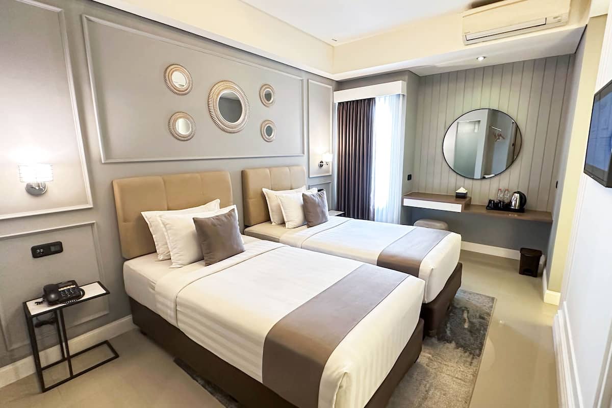 Premium bedding, in-room safe, desk, soundproofing