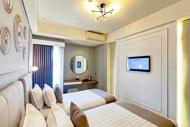 Premium bedding, in-room safe, desk, soundproofing