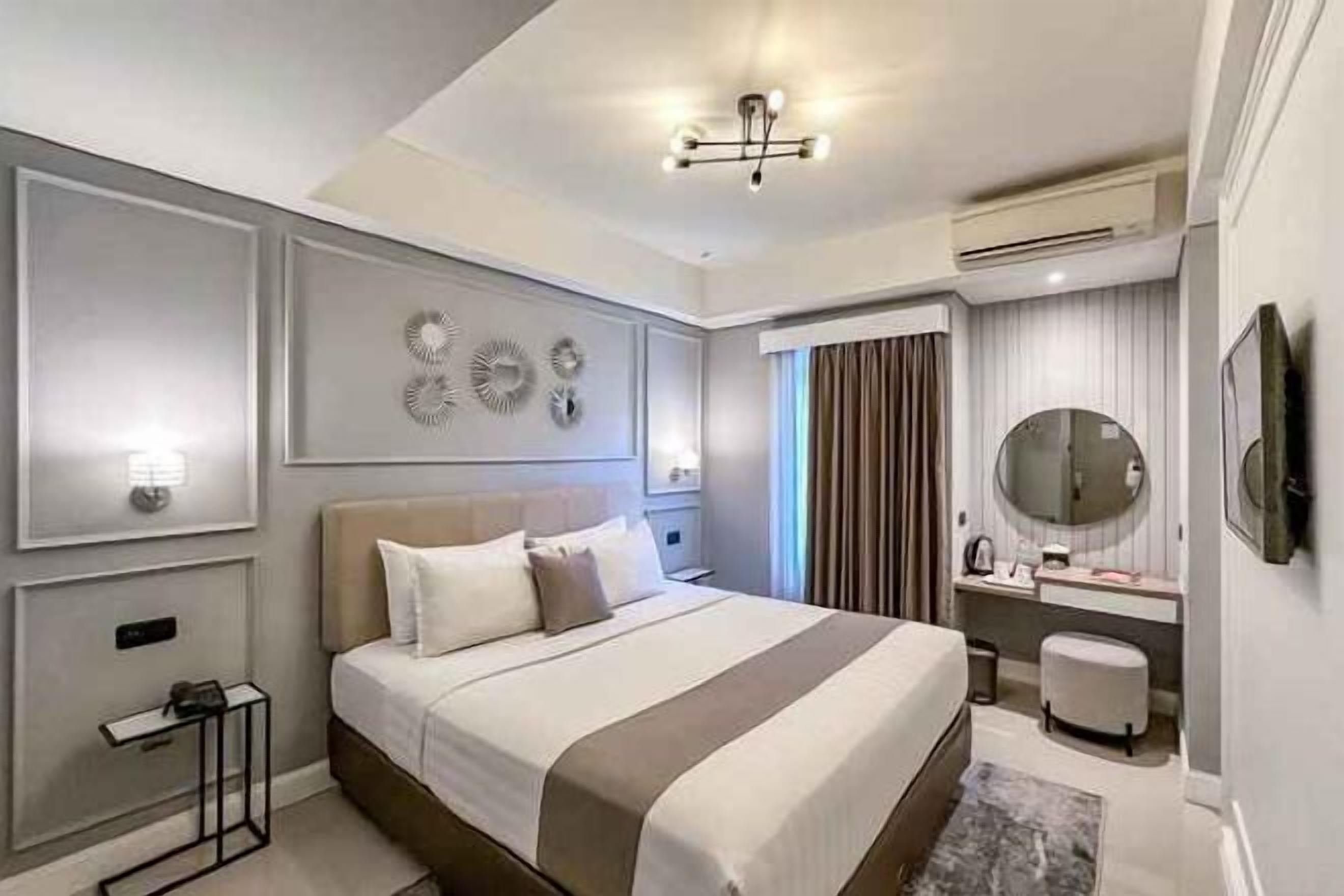 Premium bedding, in-room safe, desk, soundproofing