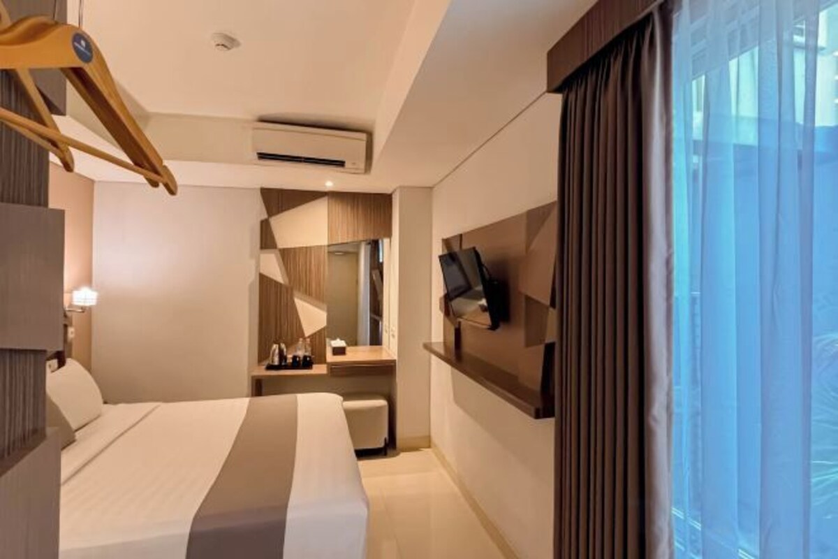 Premium bedding, in-room safe, desk, soundproofing