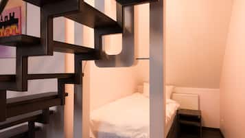 Triple Room | Desk, soundproofing, free WiFi, bed sheets