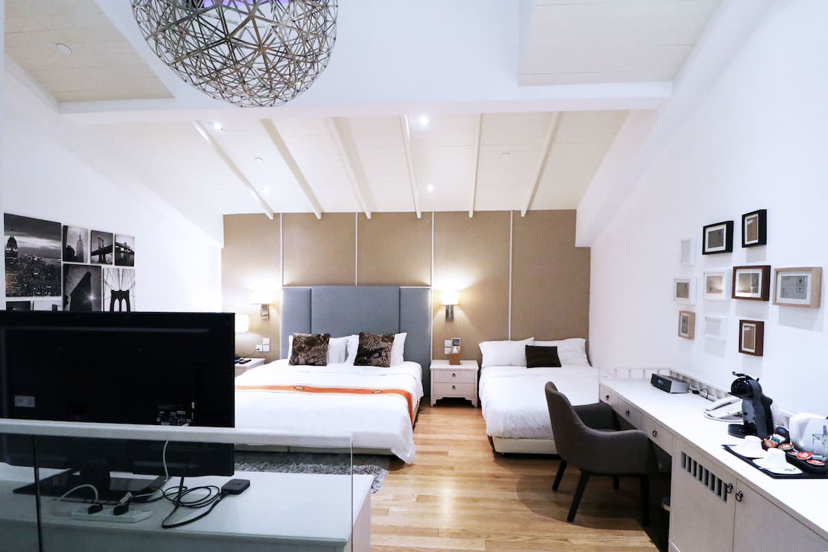 1 habitación, edredón y artículos del minibar gratis