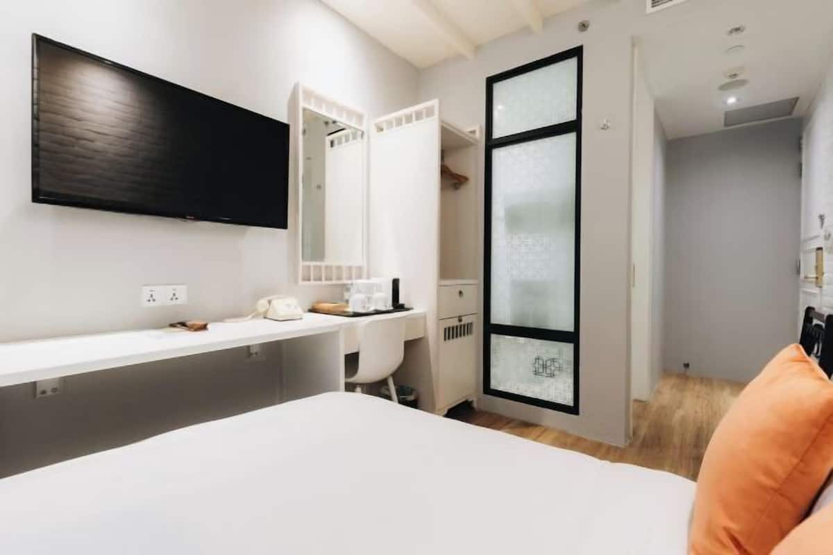 1 dormitorio, edredones de plumas, minibar con artículos gratuitos