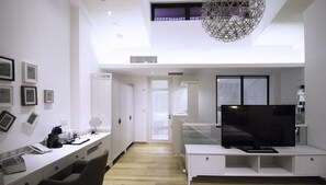 家庭套房, 多张床 | 1 多间卧室、羽绒被、迷你吧（备有免费物品）、客房内保险箱