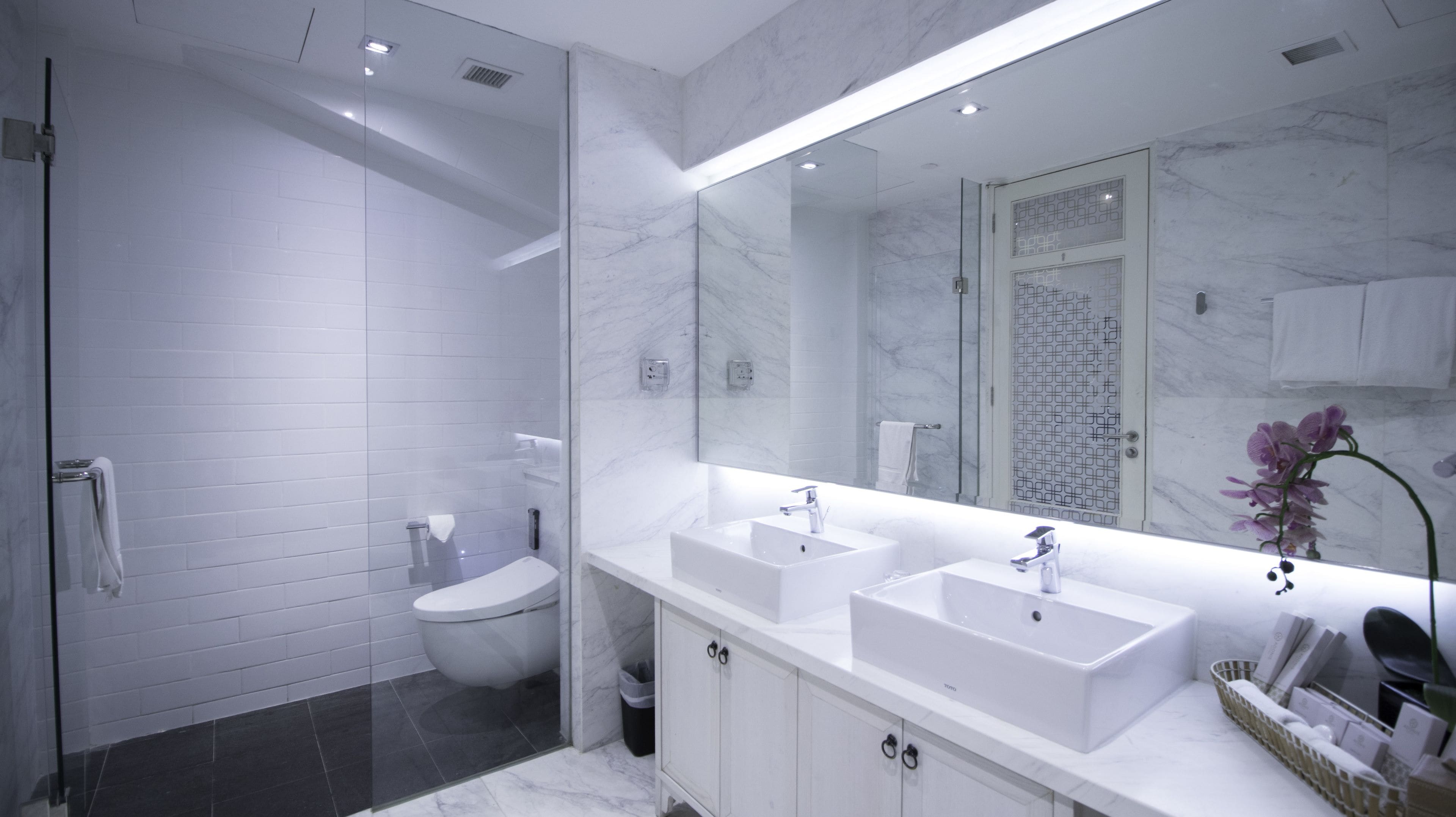 family suite, multiple beds | bathroom | free toiletries, hair dryer, slippers, towels