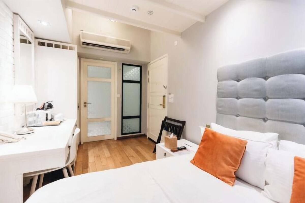 1 kamar tidur, selimut bulu angsa, minibar gratis, dan brankas