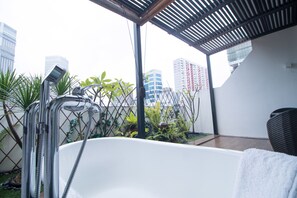 套房 (Artist) | 阳台