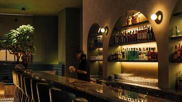 Cocktail bar
