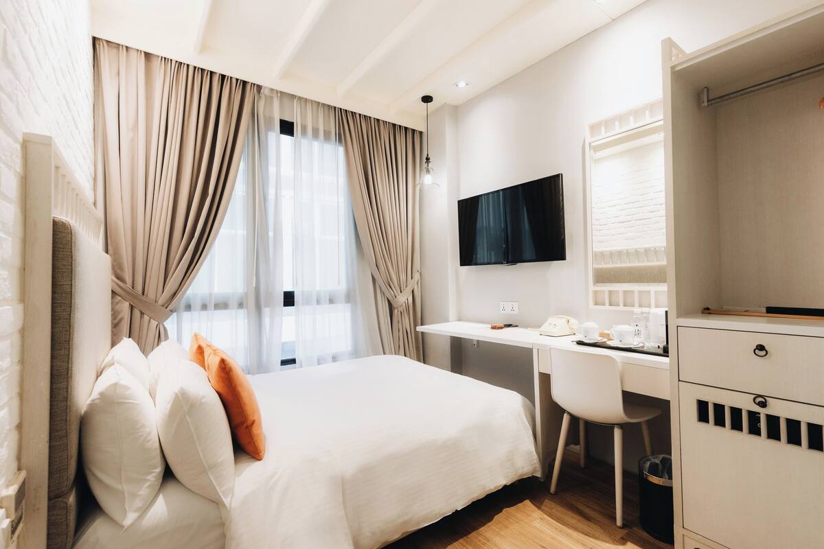 1 kamar tidur, selimut bulu angsa, minibar gratis, dan brankas