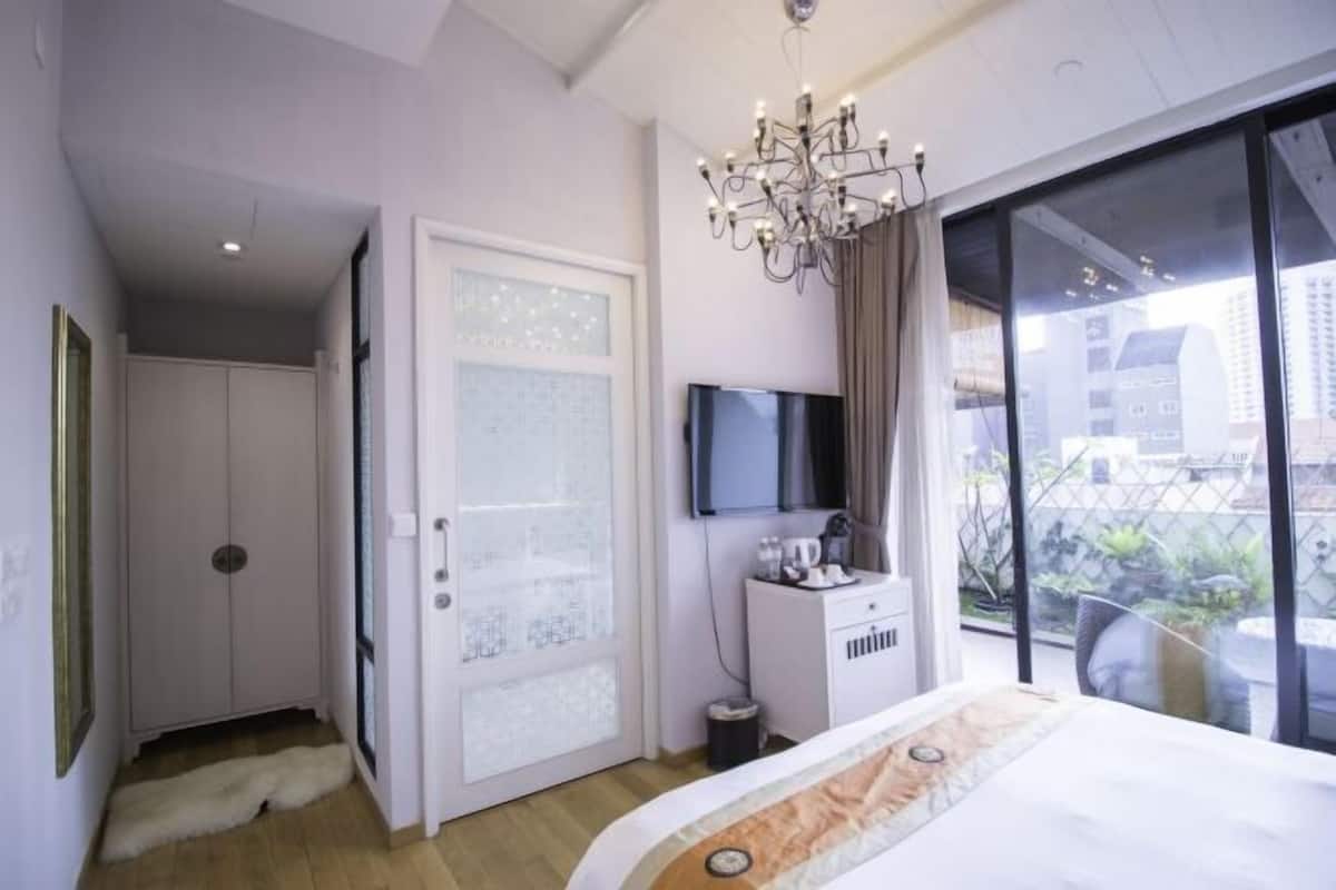 1 dormitorio, edredones de plumas, minibar con artículos gratuitos