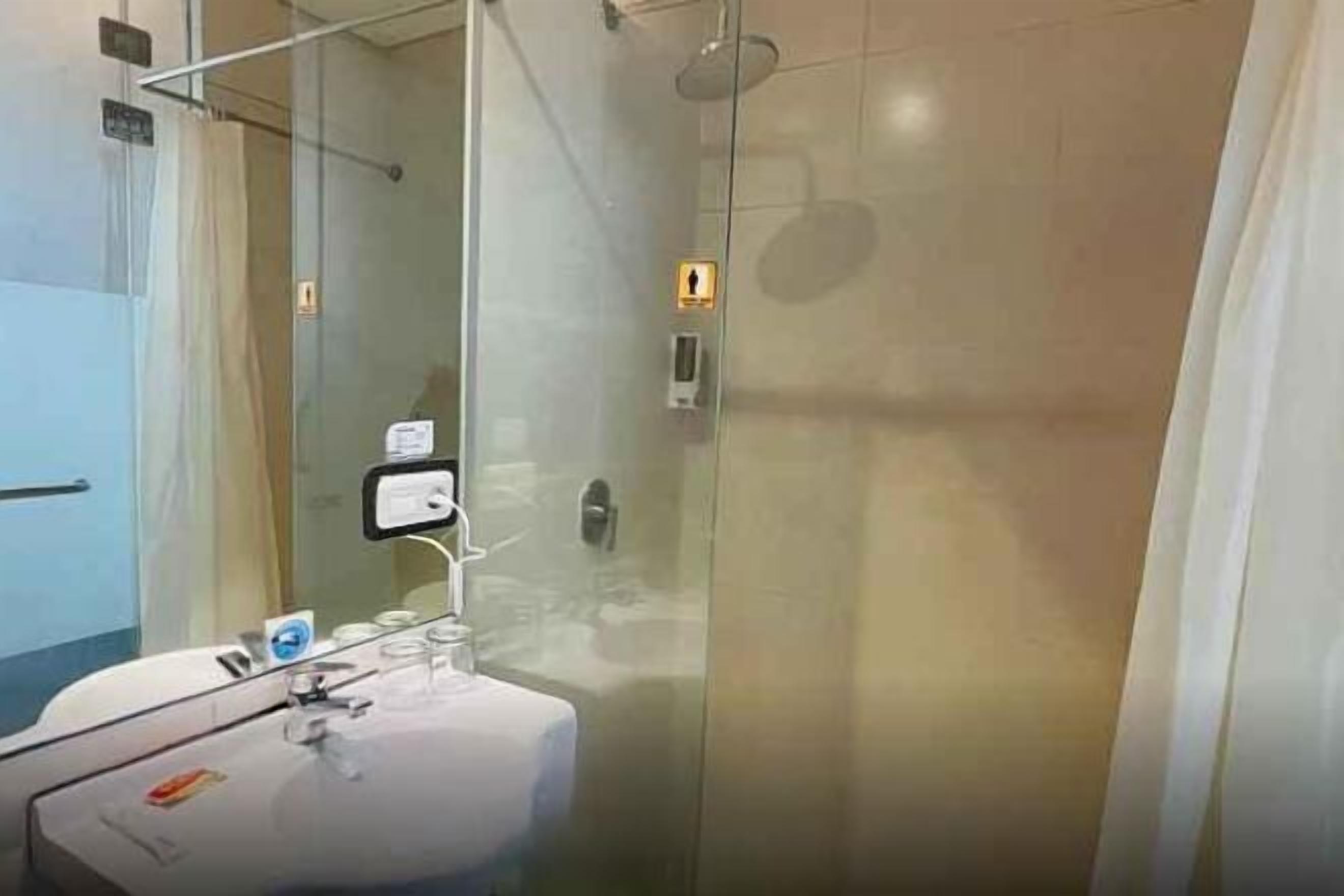 Bathroom | Shower, free toiletries, slippers