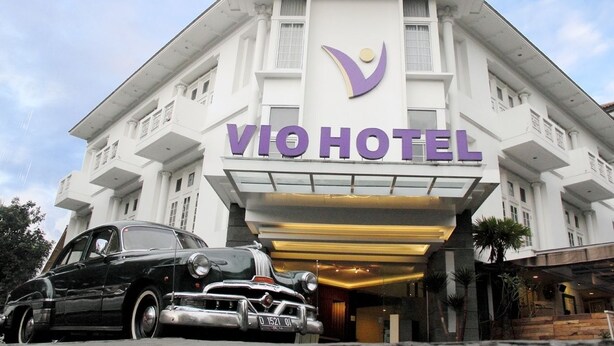 A building with a prominent "VIO HOTEL" sign. - Hotel Vio Cimanuk Bandung (Bandung)