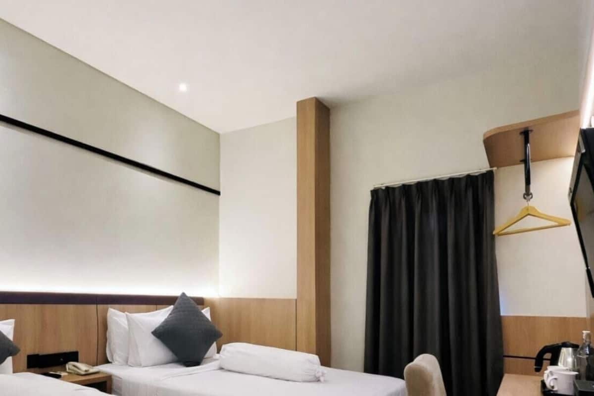 Deluxe Twin Room | Minibar, free WiFi