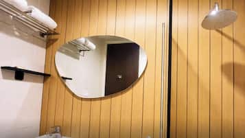 Superior Twin Room | Bathroom | Shower, slippers, towels