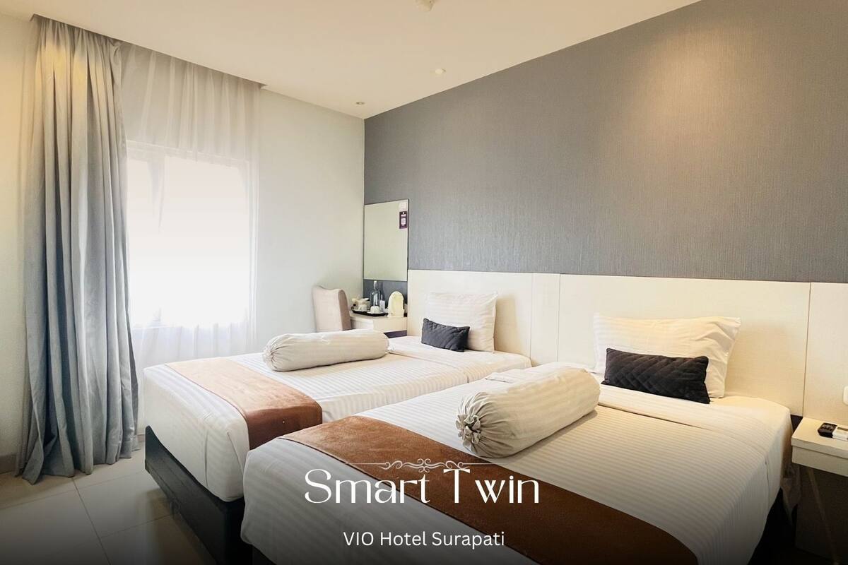 Smart Room | In-room safe, desk