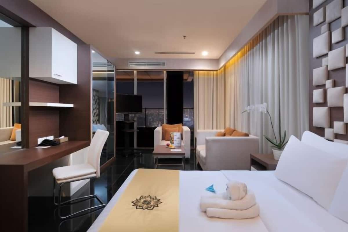 Minibar, in-room safe, desk, soundproofing