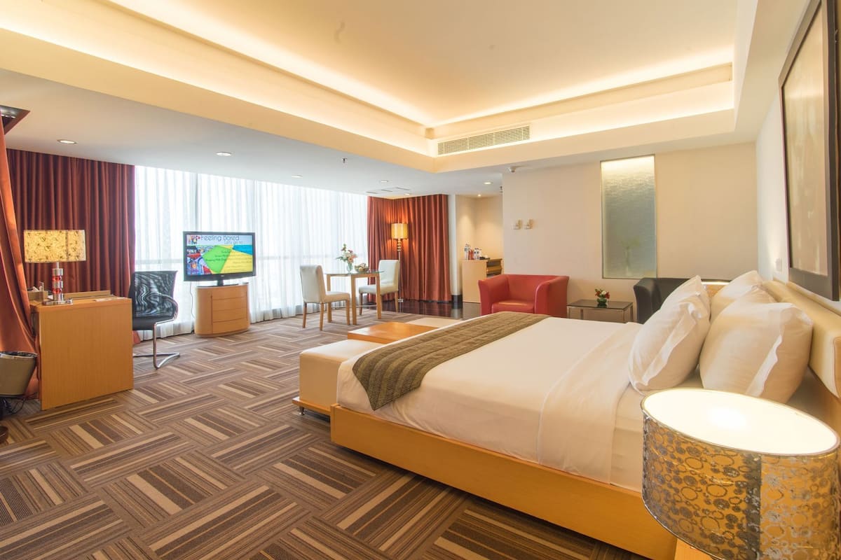 Minibar, in-room safe, desk, soundproofing