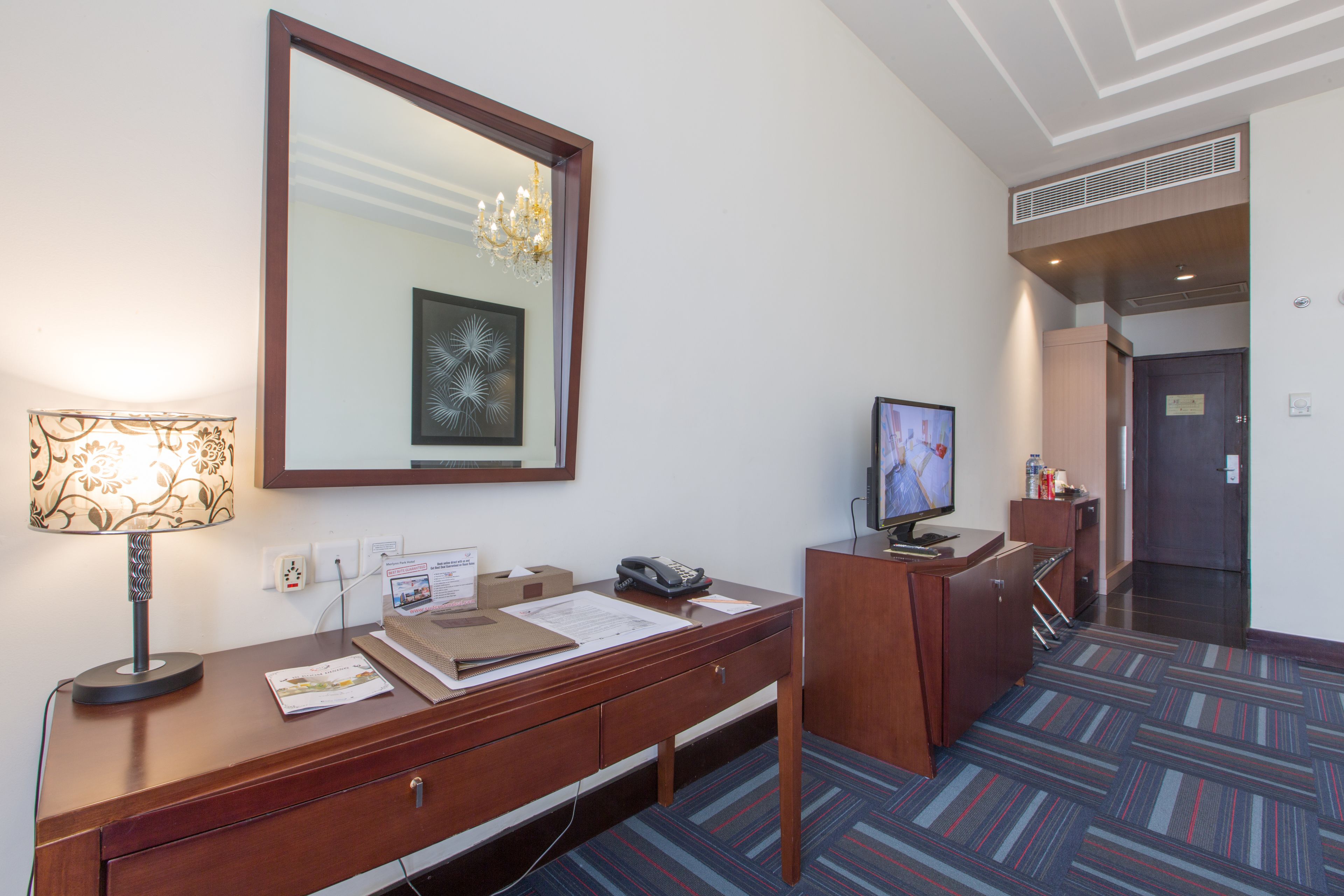 Photo - Merlynn Park Hotel