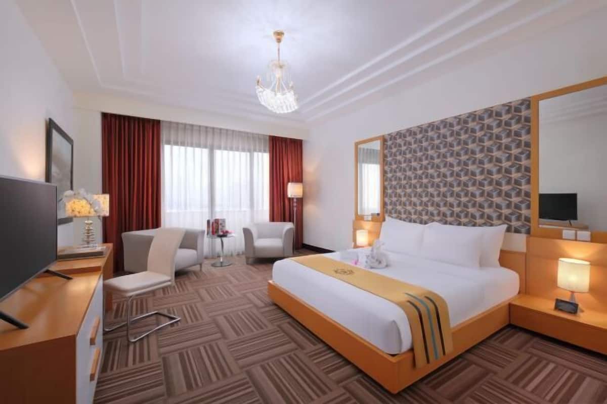 Minibar, in-room safe, desk, soundproofing