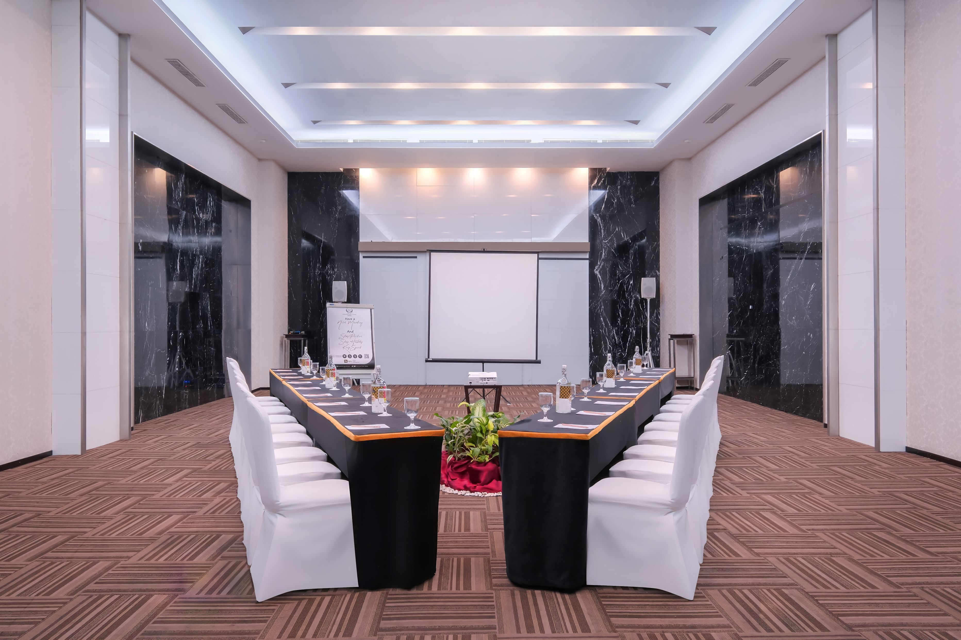 Photo - Merlynn Park Hotel