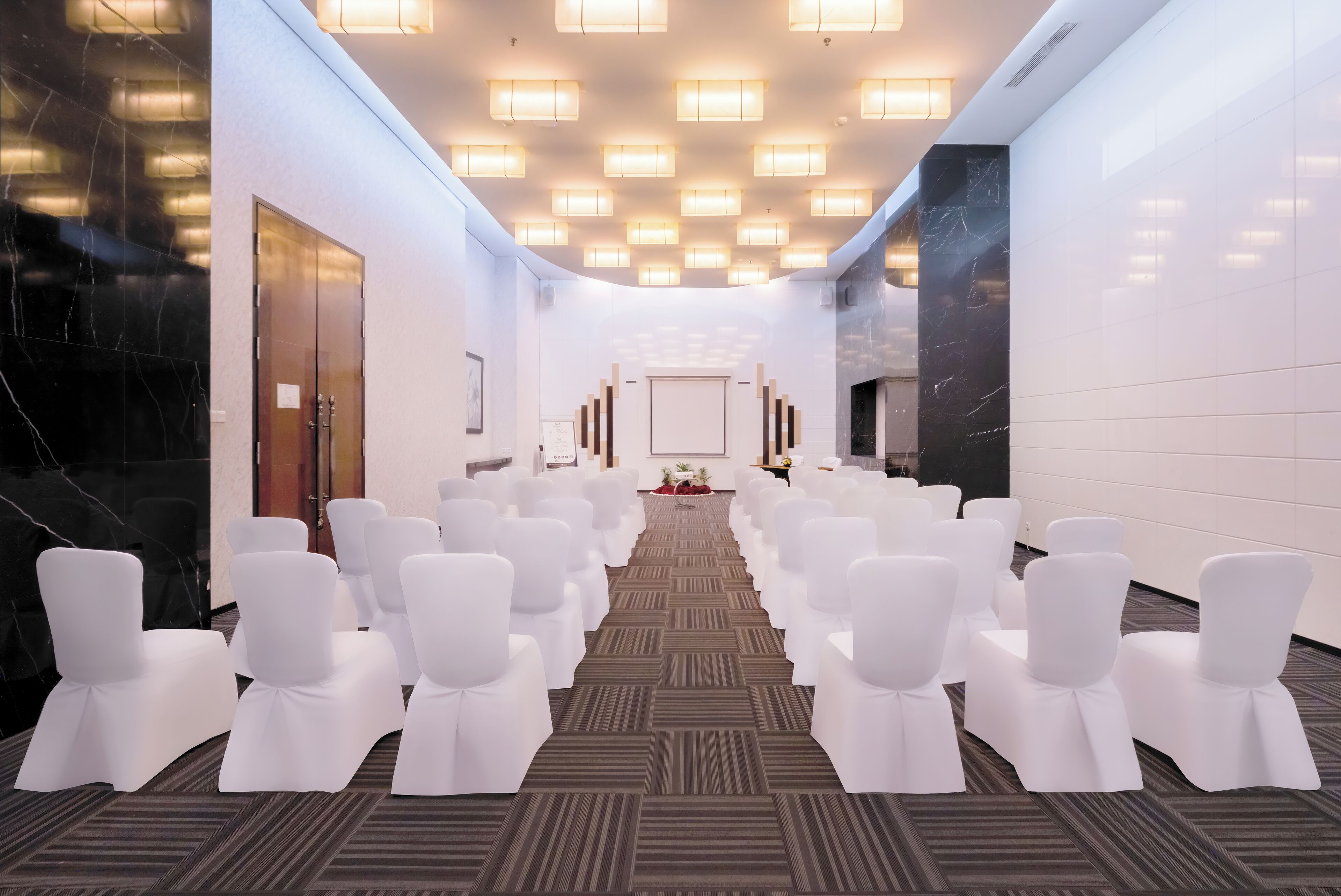 Photo - Merlynn Park Hotel