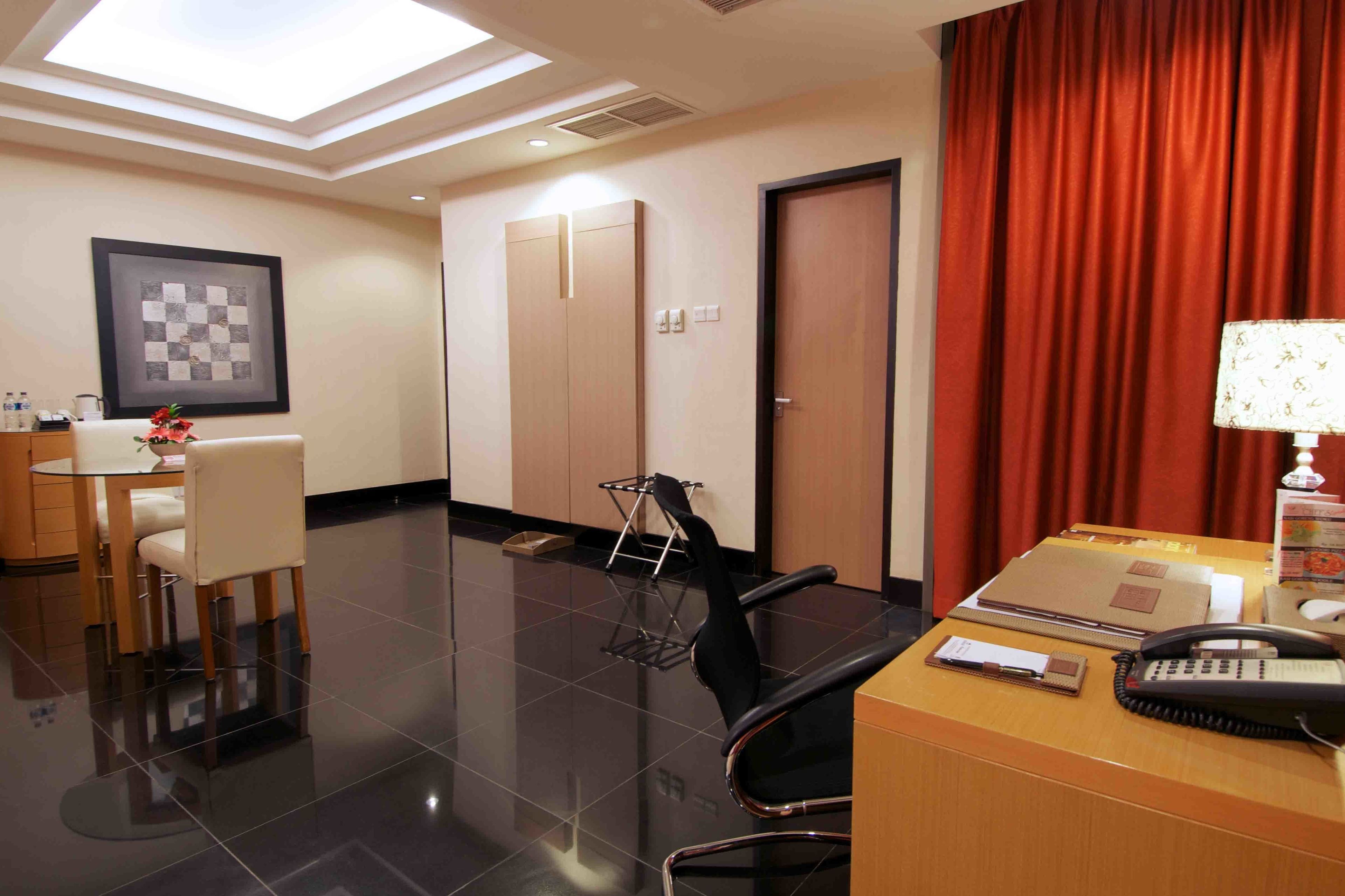 Photo - Merlynn Park Hotel