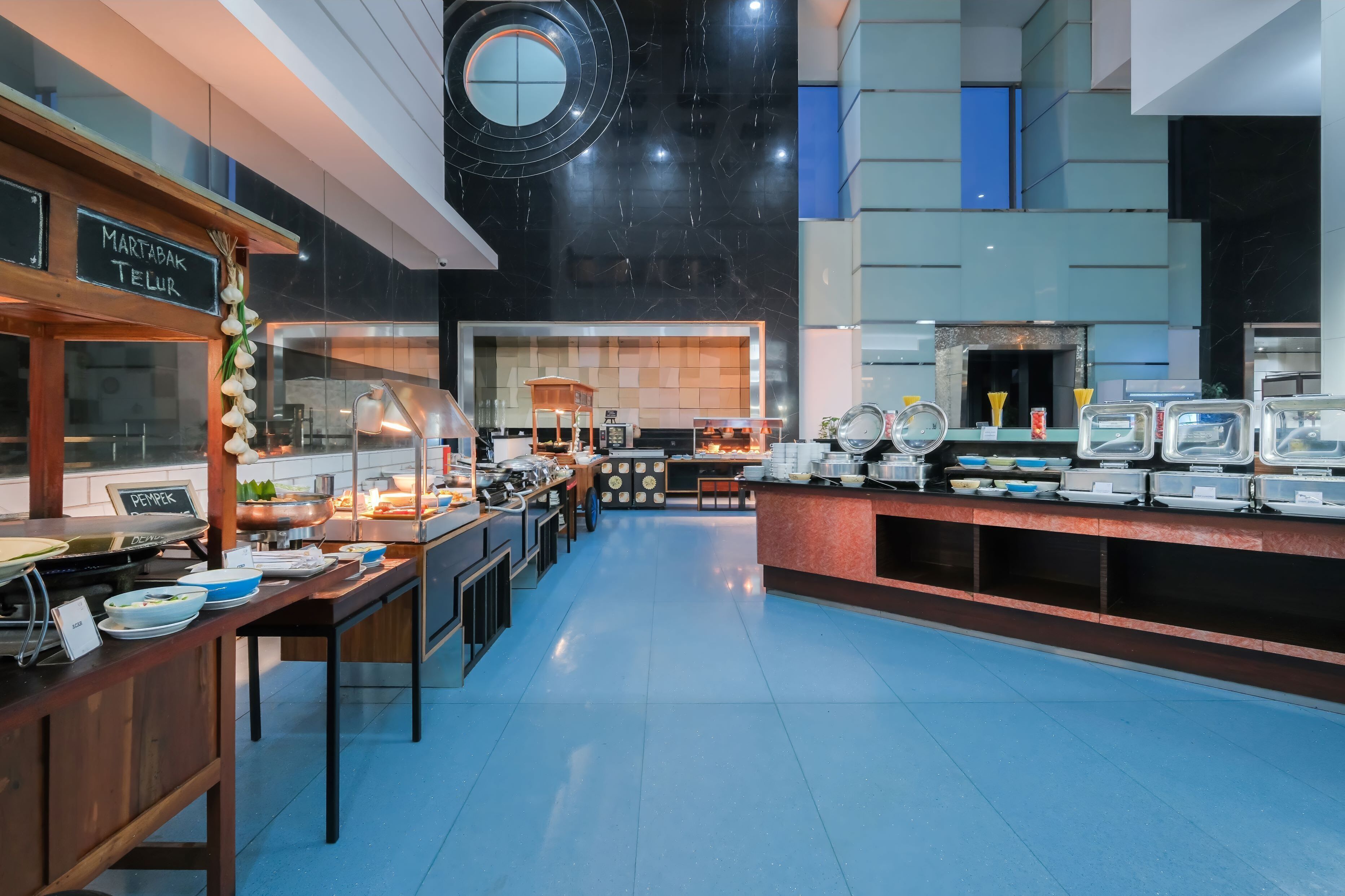 Bữa sáng buffet hàng ngày với phụ phí nhỏ 