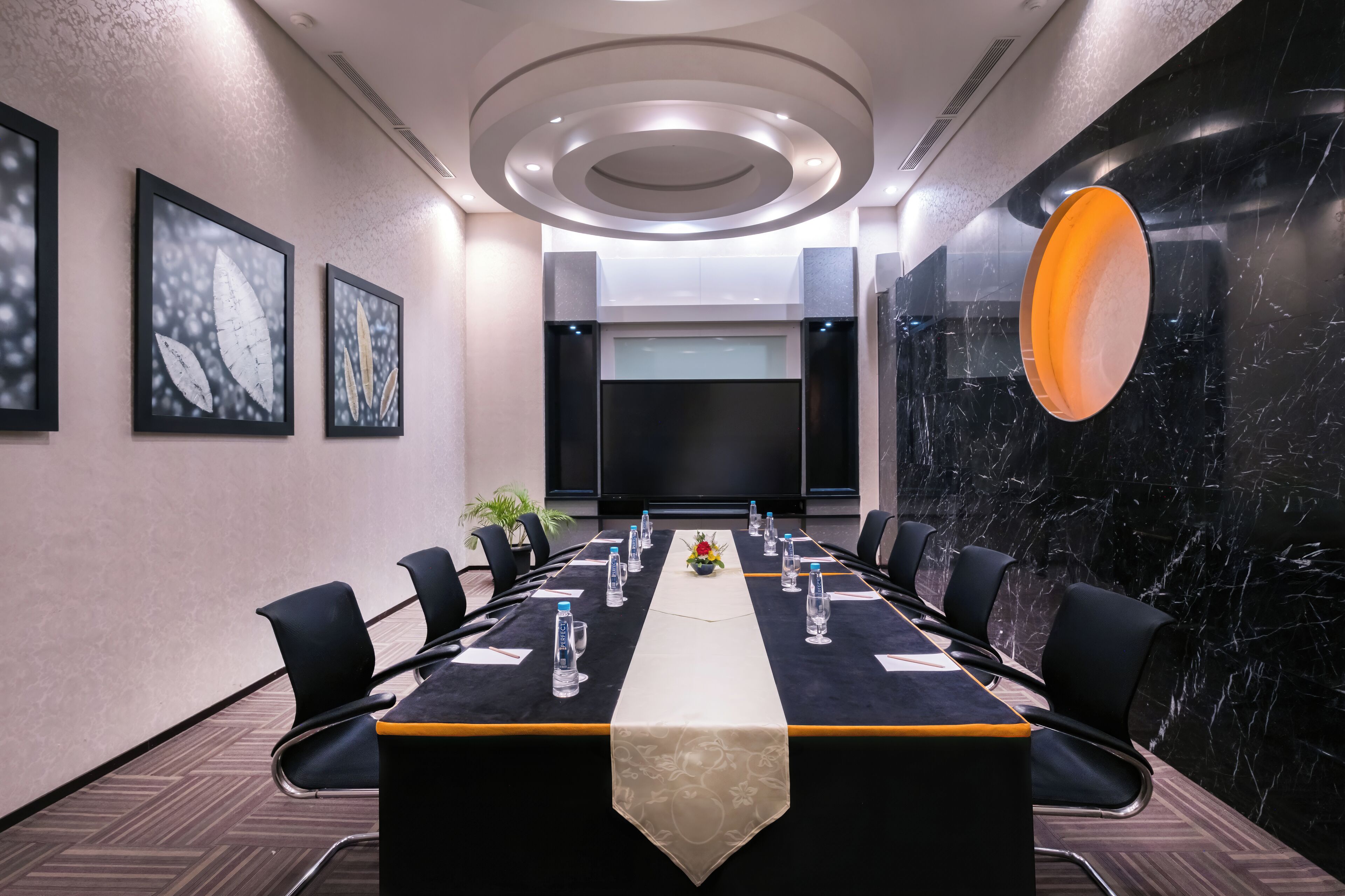 Photo - Merlynn Park Hotel