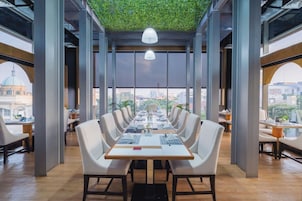 2 restaurantes, cocina internacional