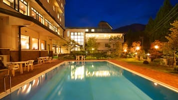 Seasonal outdoor pool