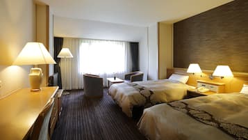 Premium bedding, in-room safe, desk, blackout curtains