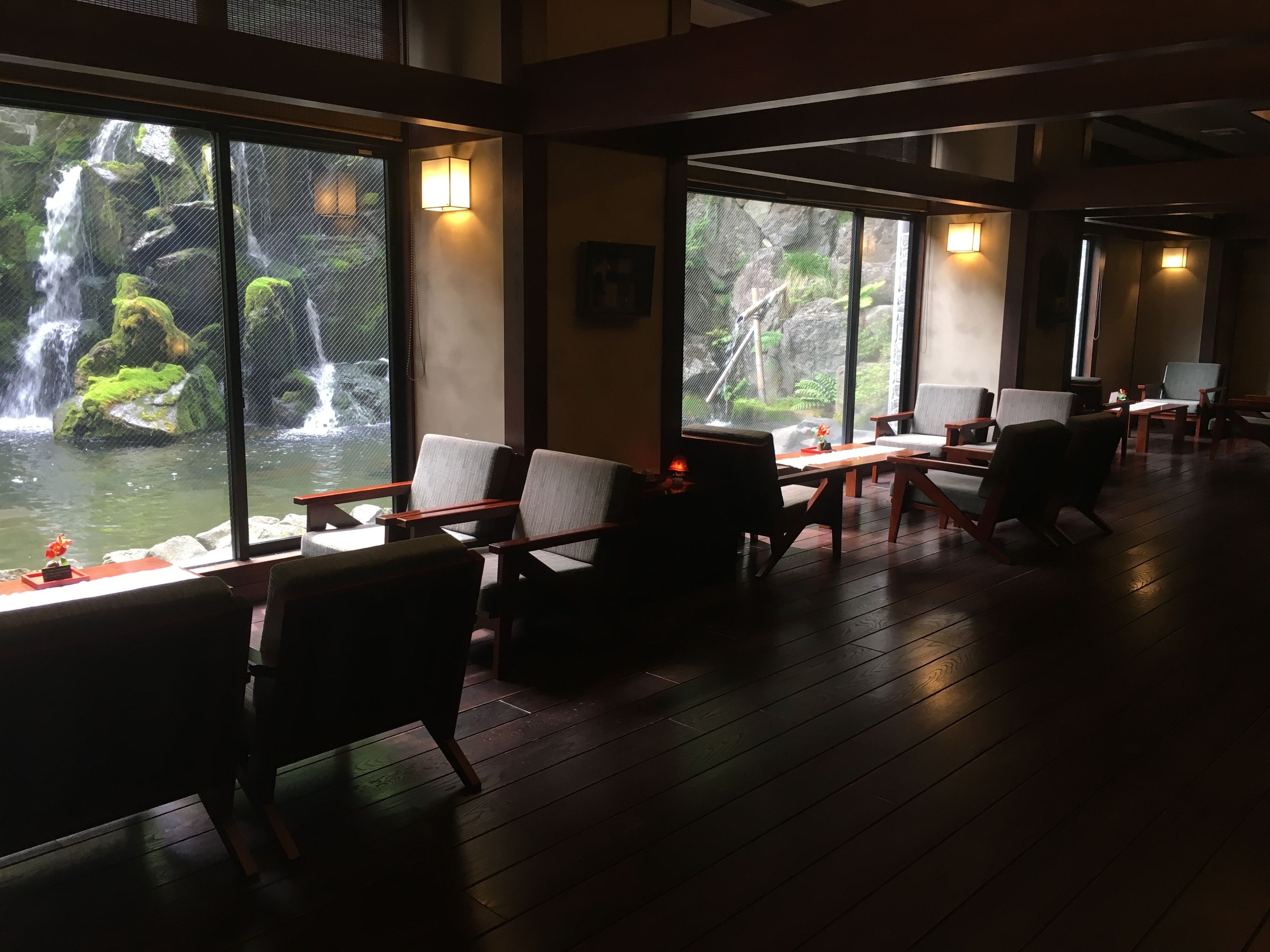 Lobby lounge