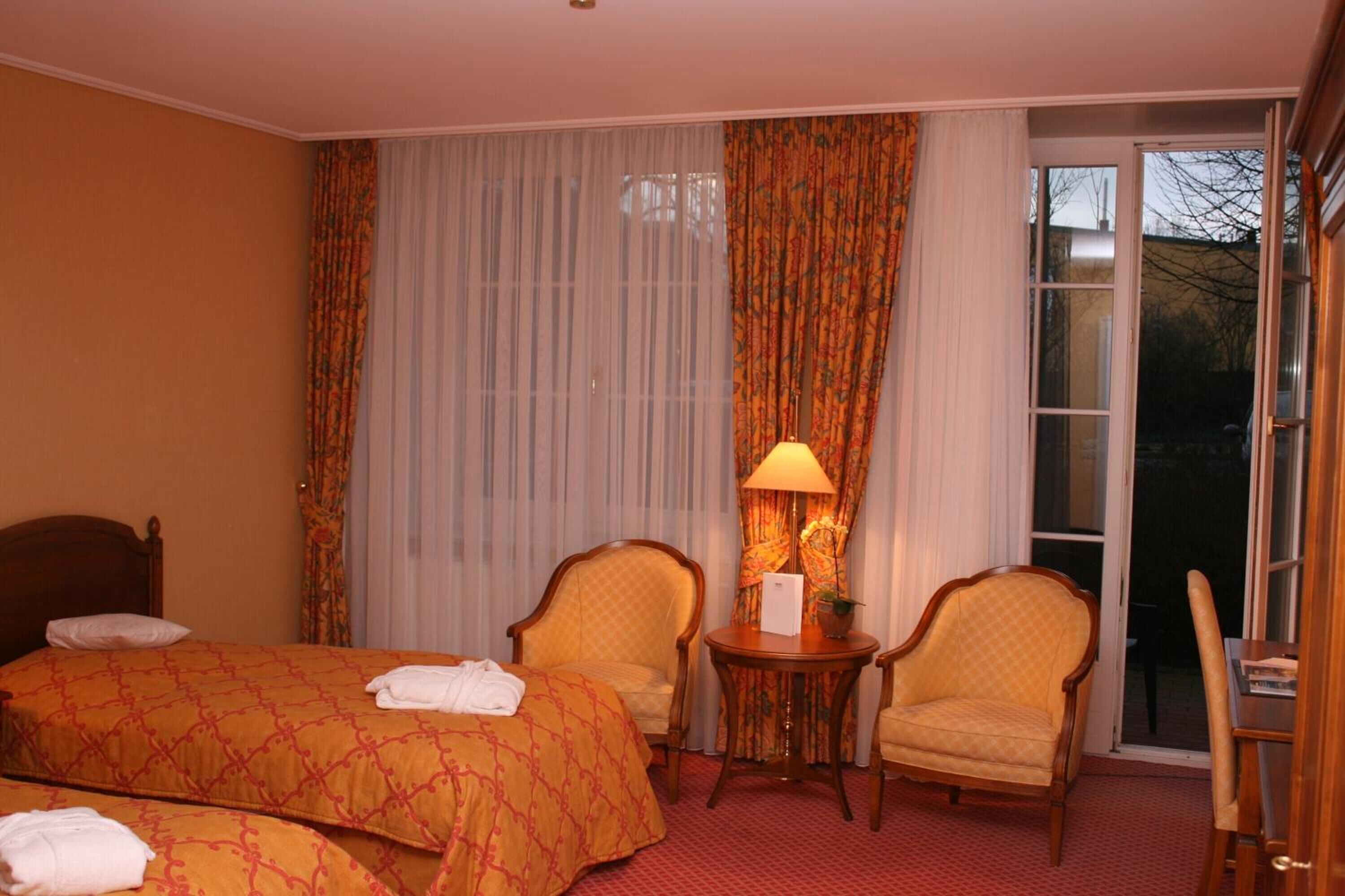 minibar, in-room safe, desk, free wifi