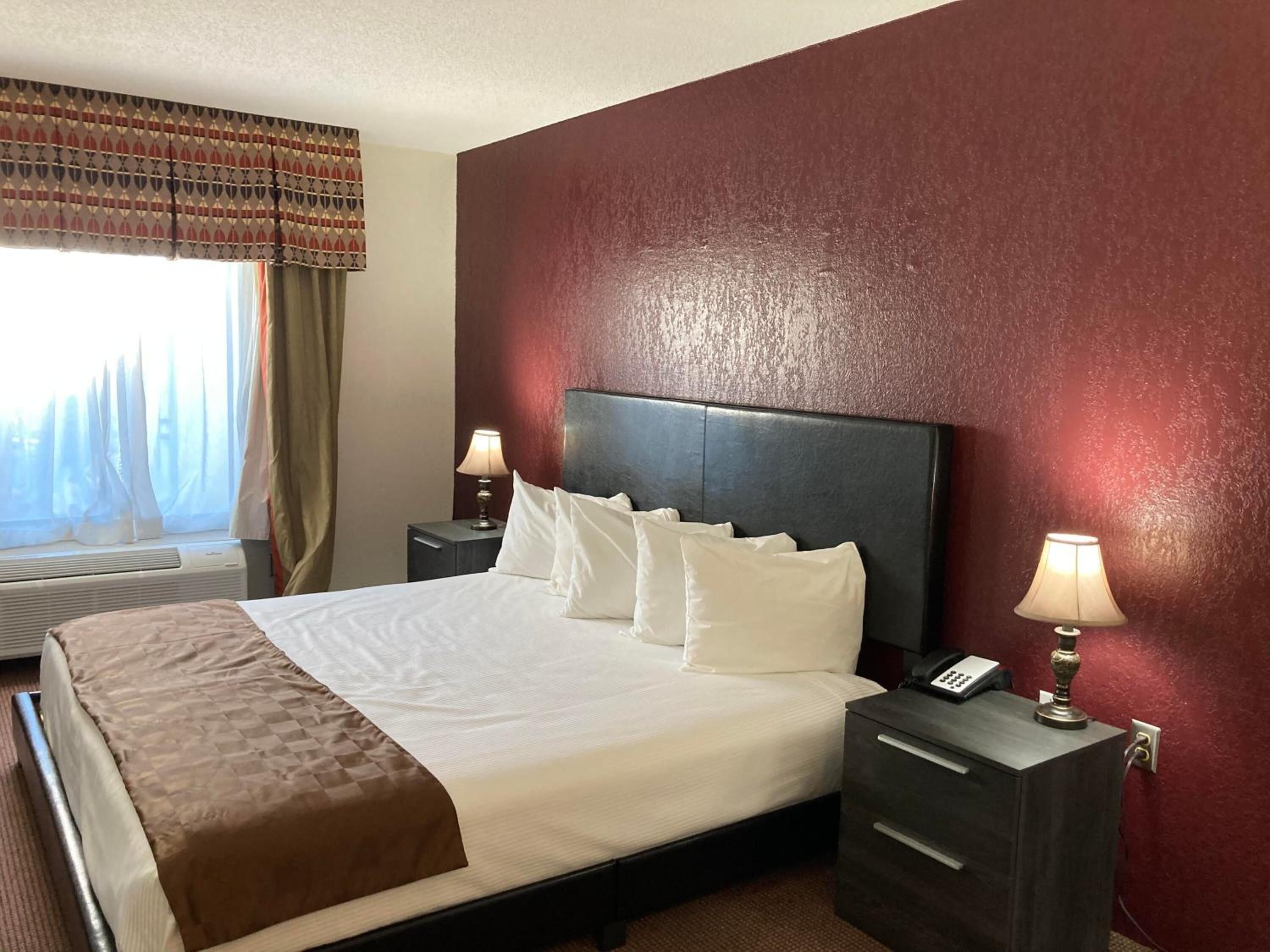 Premium bedding, soundproofing, iron/ironing board, free WiFi