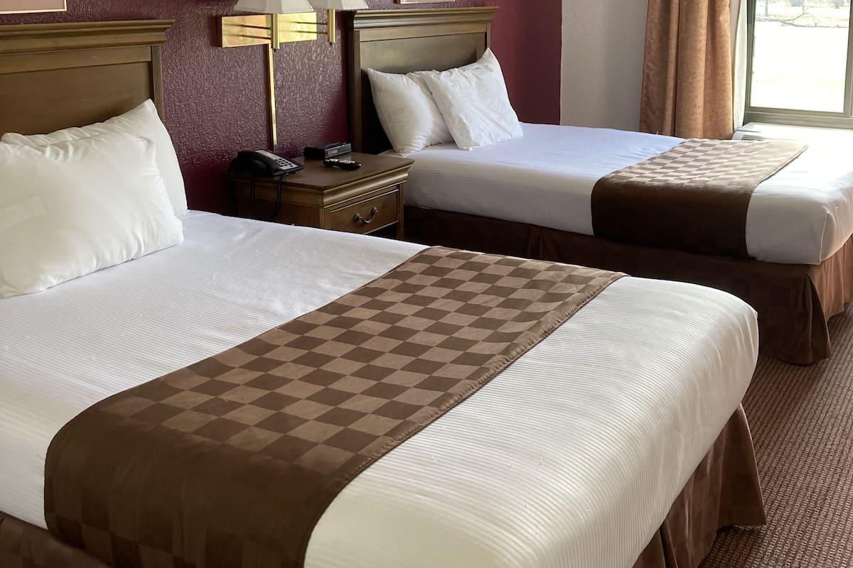 Premium bedding, soundproofing, iron/ironing board, free WiFi