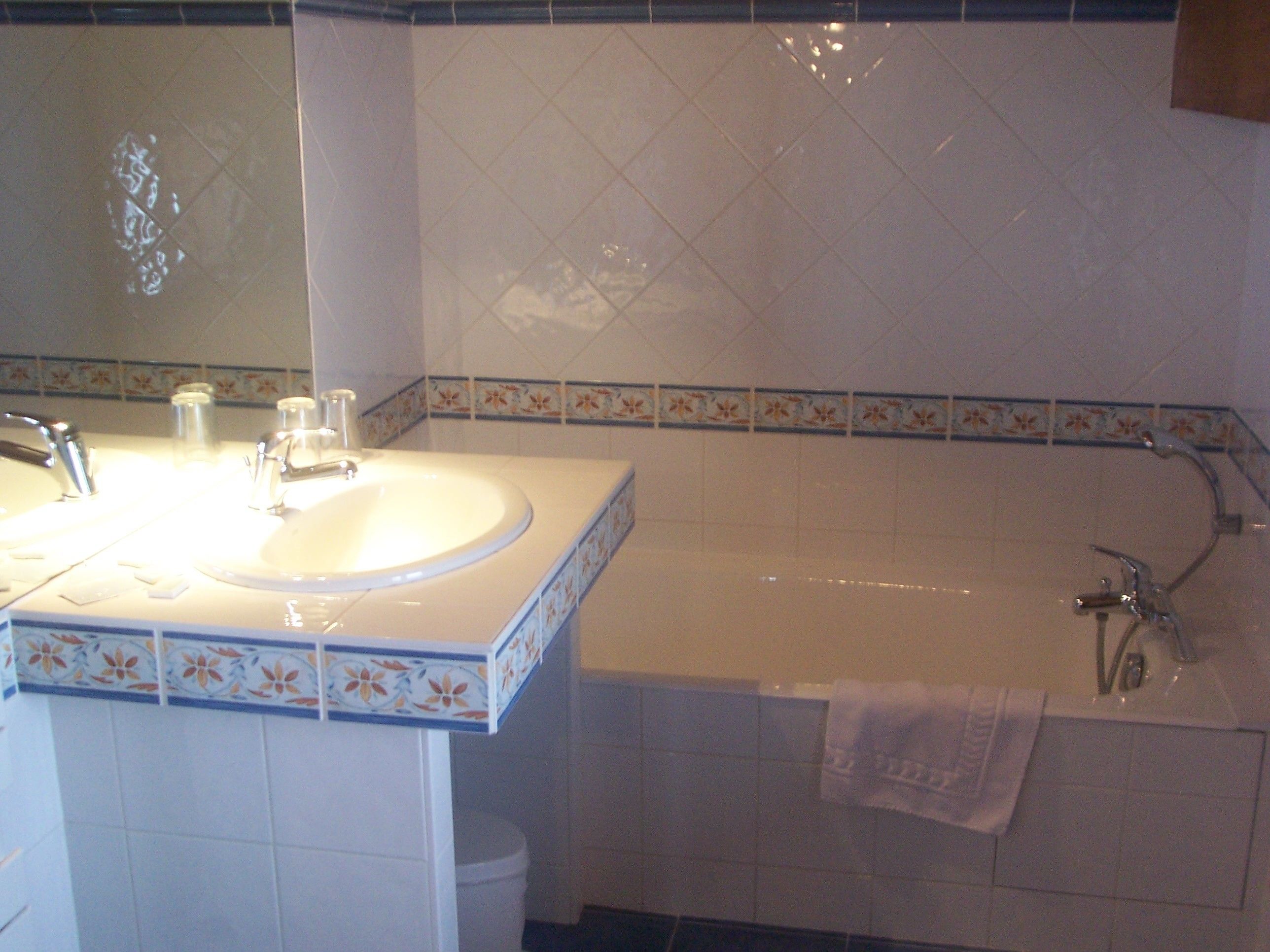 quadruple room | bathroom | free toiletries, hair dryer, towels