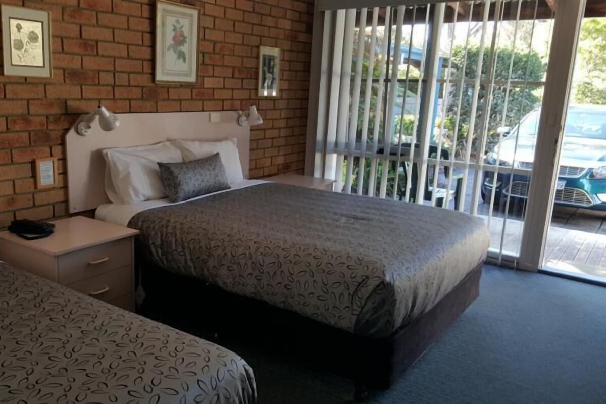 In-room safe, desk, soundproofing, iron/ironing board