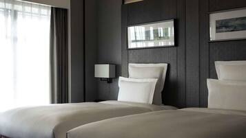 Minibar, in-room safe, desk, laptop workspace