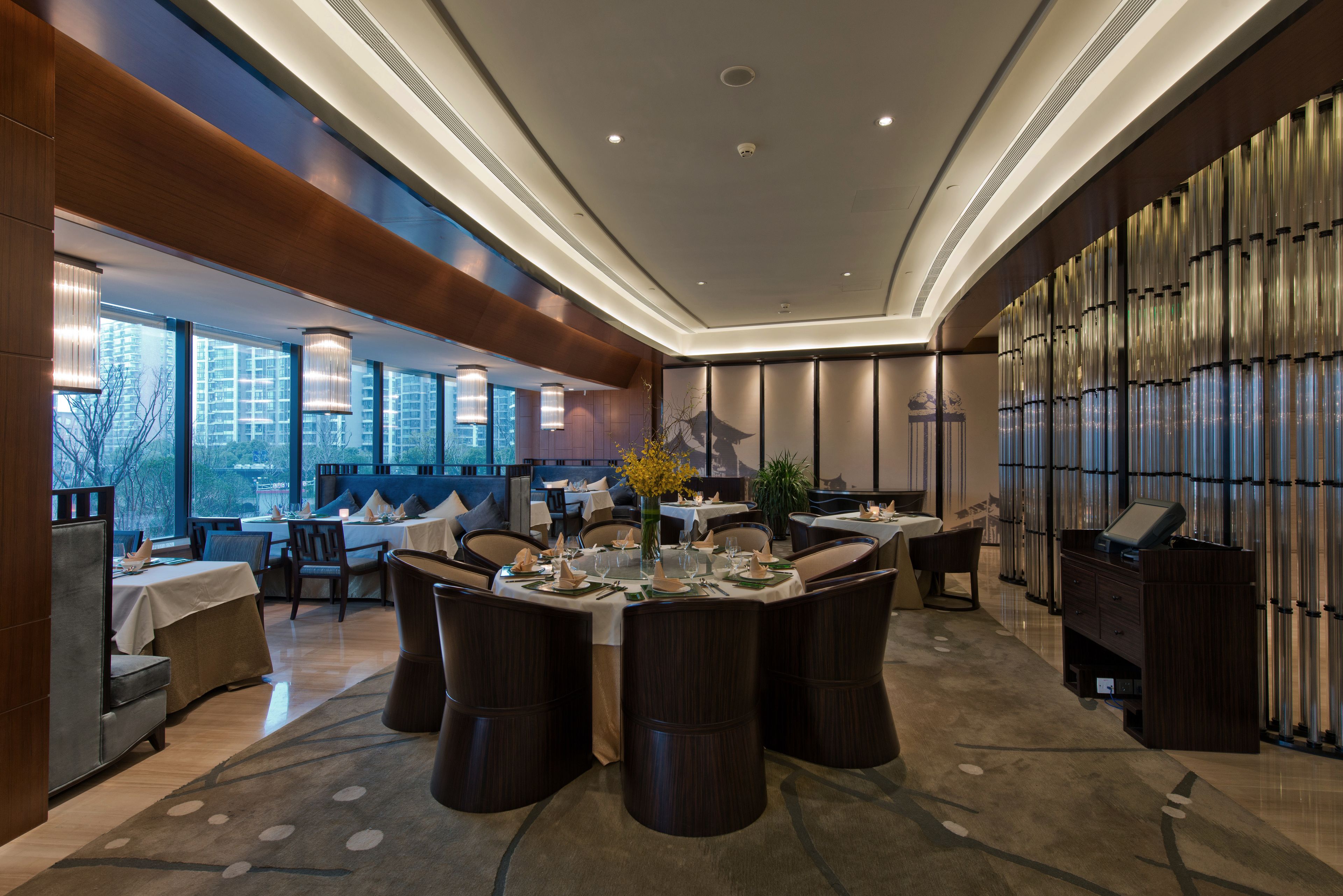 3 restaurants; breakfast, lunch, and dinner served
