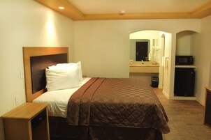 Escritorio, cortinas opacas, tabla de planchar con plancha y wifi gratis