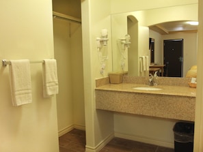 Bathroom sink - Maverick Inn (Eagle Pass)