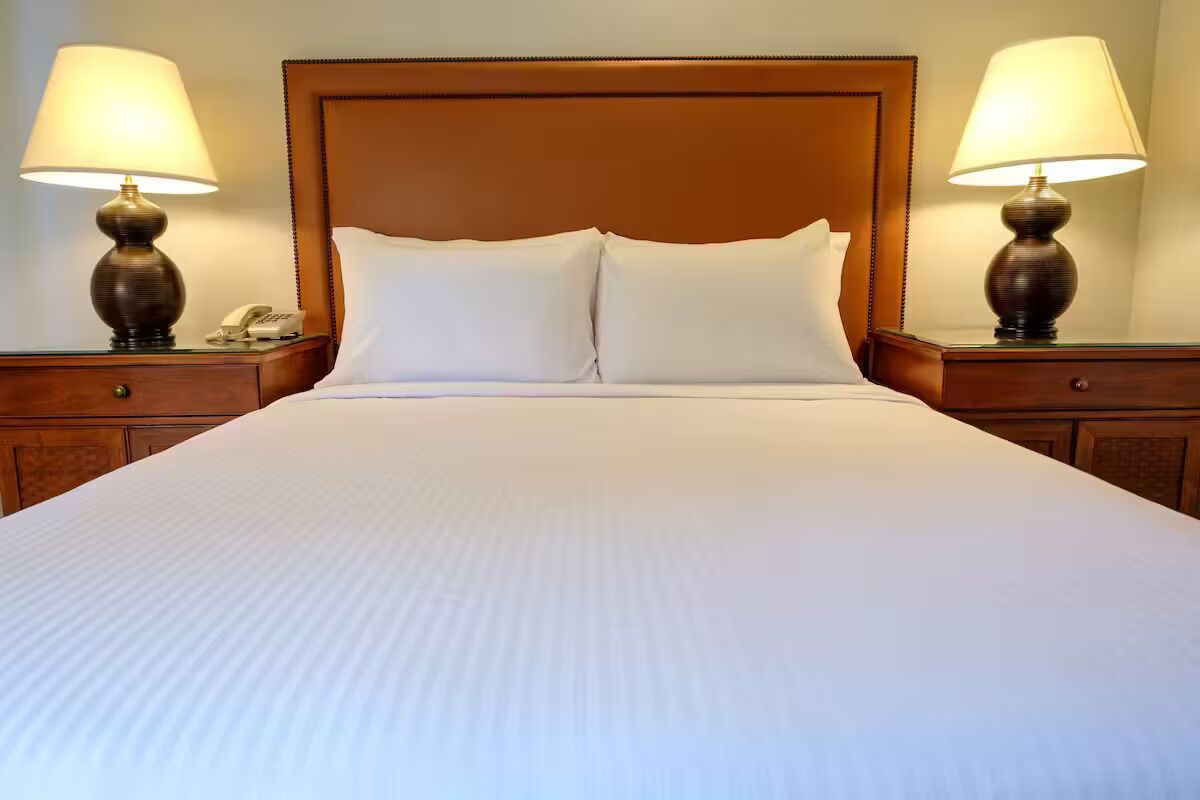 Habitación Deluxe | Ropa de cama de alta calidad y escritorio 