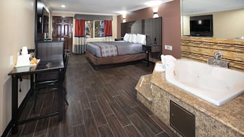 1 slaapkamer, pillowtop-bedden, een bureau, een strijkplank/strijkijzer