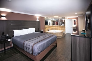 1 개의 침실, 필로우탑 침대, 책상, 다리미/다리미판