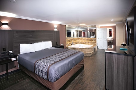 Pillow-top beds, desk, iron/ironing board, free WiFi. Rodeway Inn & Suites Bellflower