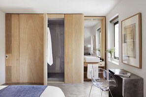 Coffres-forts dans les chambres, bureau, Wi-Fi gratuit, draps fournis