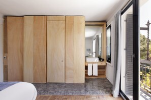 In-room safe, desk, free WiFi, bed sheets - Box art hotel (Collado Mediano)