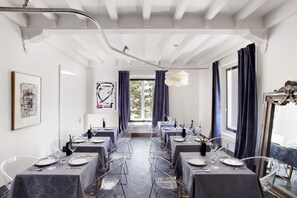 2 restaurants, lunch, dinner served; Spanish cuisine