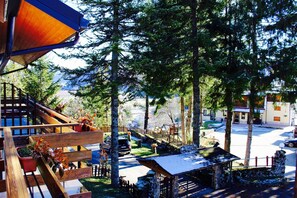 Petit déjeuner et déjeuner servis sur place, spécialités Cuisine locale