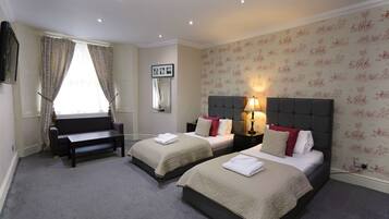 Deluxe Twin Suite | In-room safe, iron/ironing board, free cribs/infant beds, free WiFi